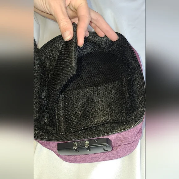 Tweed Locking Case 🔒 - Picture 8 of 10